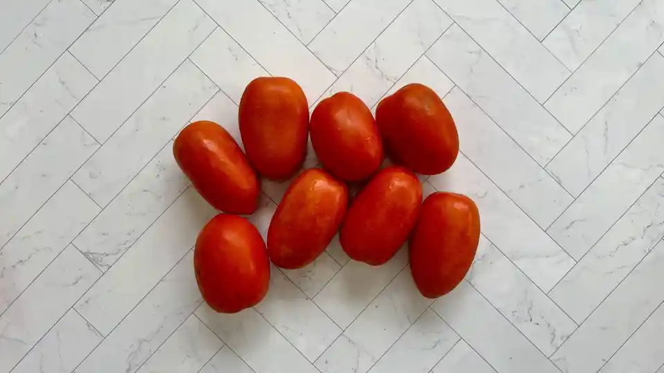 Tomatoes: Plum/Roma