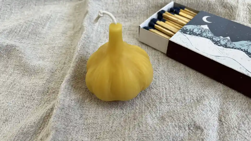 Candle: Garlic Bulb