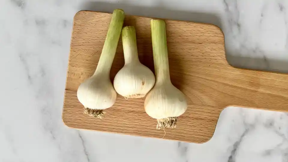 Garlic: Hardneck (fresh)