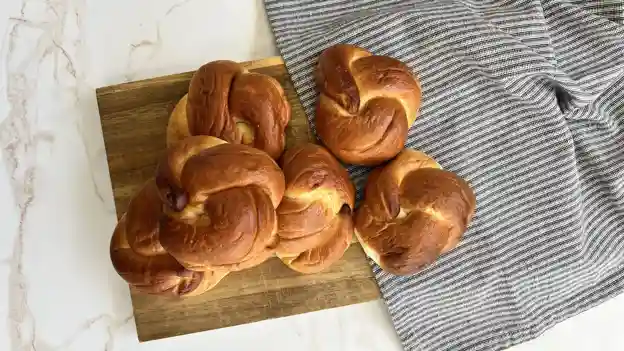 Garlic Soft Roll Knots
