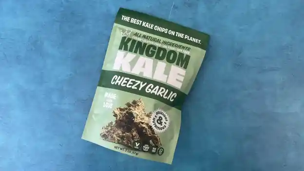 Kale Chips: Cheesy Garlic
